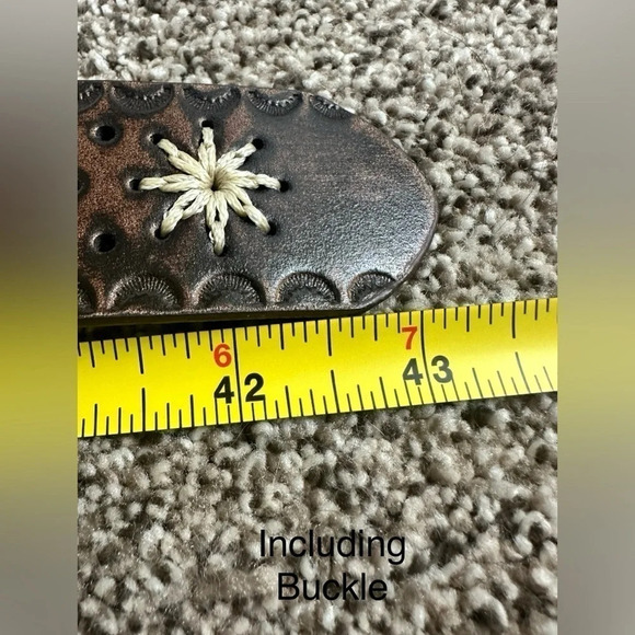 Genuine Leather Western style Belt with woven star design. Size M/L 36” - Picture 5 of 6